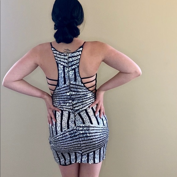 XS sparkle, cut out mini dress - Picture 4 of 4